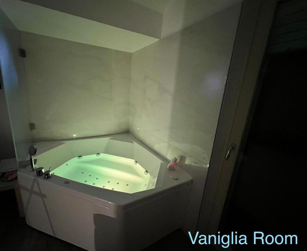 Essence Domus Vaniglia マテーラ エクステリア 写真